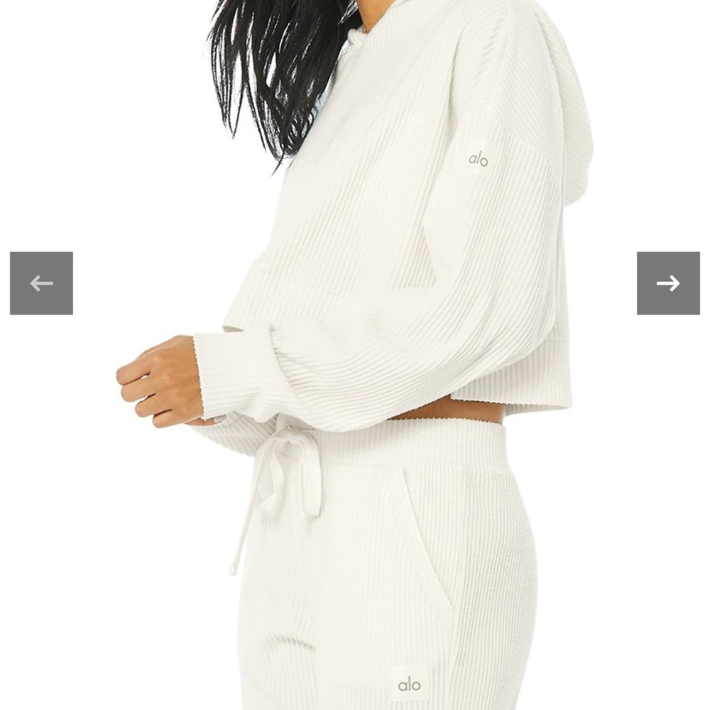 Two Alo cropped hoodies ! Bundle together or buy separately.